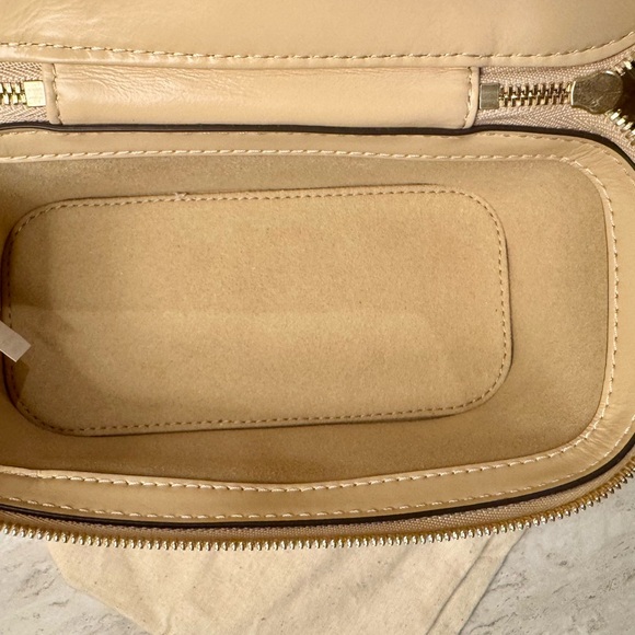 TORY BURCH  KIRA DIAMOND QUILT VANITY CASE.   Never used - Picture 5 of 10